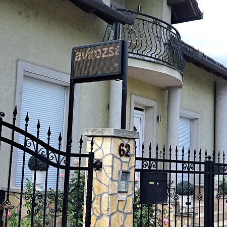 Tavirozsa Lägenhet Balatonfůzfő Exteriör bild